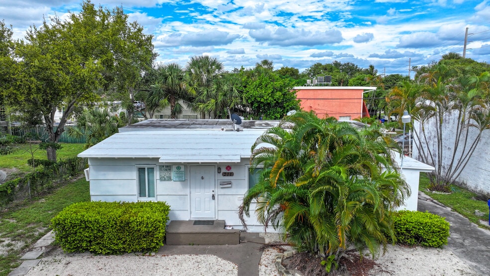 211 SW 2nd Ct, Pompano Beach, FL for sale - Building Photo - Image 2 of 10