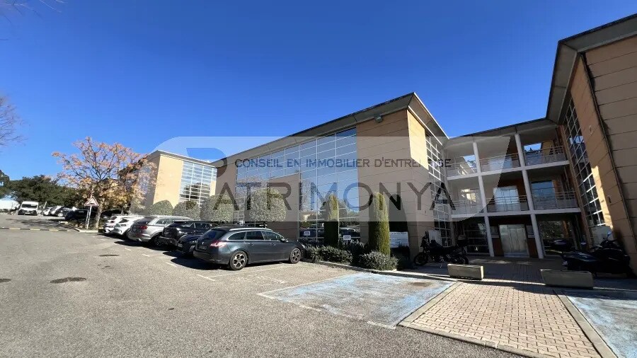Office in Marseille for lease - Building Photo - Image 1 of 7