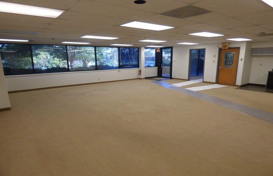 27 Hollenberg Ct, Bridgeton, MO for lease - Building Photo - Image 3 of 5