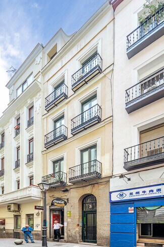 Plus de détails pour Multi-résidentiel à vendre