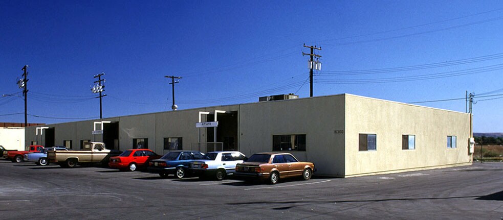16300 Arrow Hwy, Baldwin Park, CA à vendre - Photo du bâtiment - Image 3 de 9