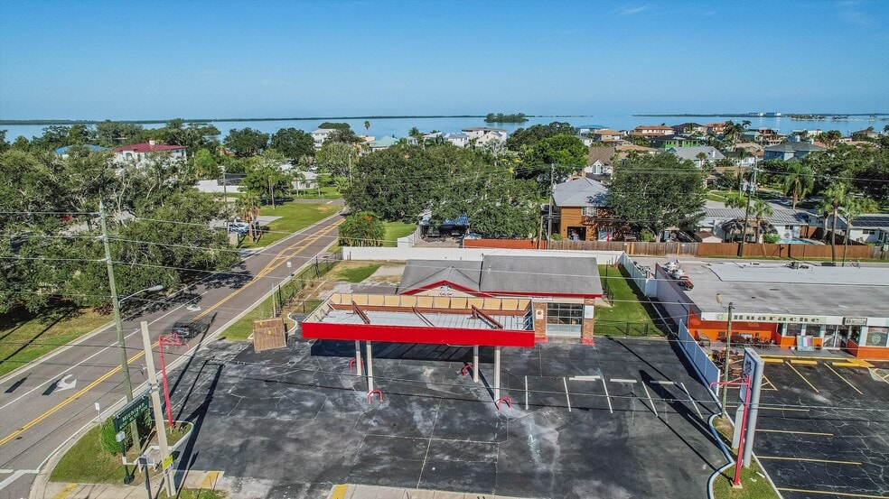 2000 Bayshore Blvd, Dunedin, FL à vendre - Photo du bâtiment - Image 2 de 13