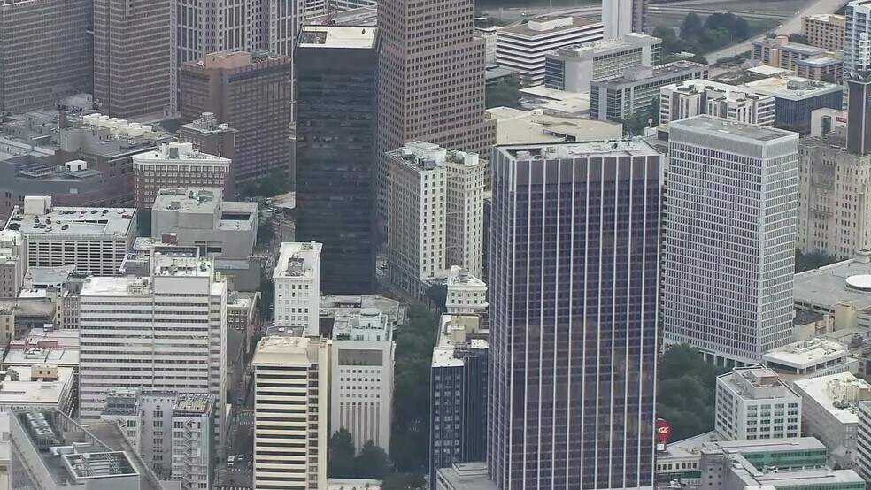 100 Peachtree St NW, Atlanta, GA à louer - Vidéo aérienne - Image 2 de 18