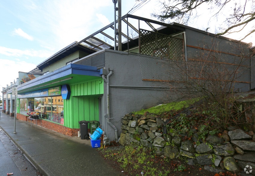 1537-1545 Fort St, Victoria, BC for lease - Building Photo - Image 2 of 5