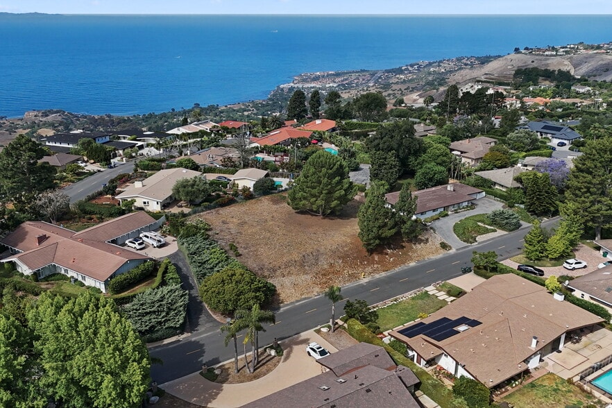 6 Coveview Dr, Rancho Palos Verdes, CA à vendre - Photo du bâtiment - Image 3 de 15