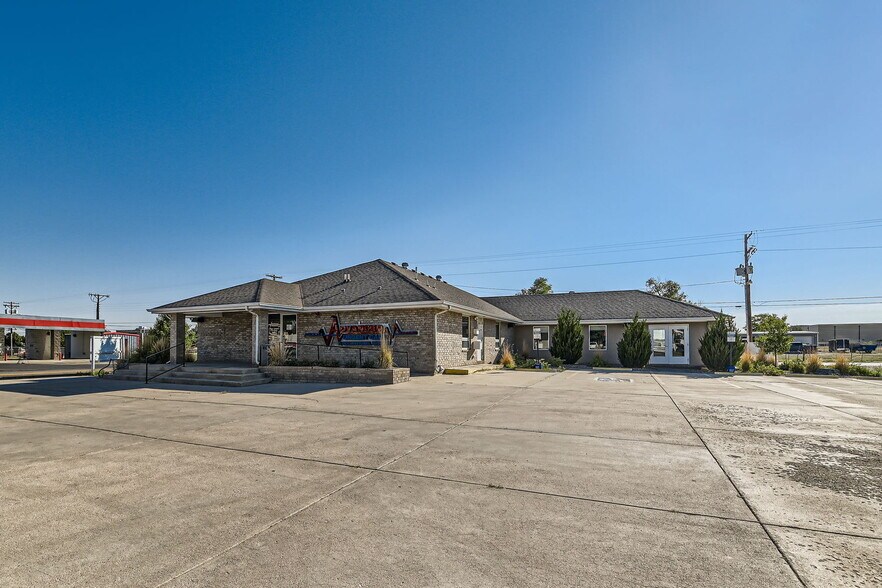 112 S Denver Ave, Fort Lupton, CO à vendre - Photo du bâtiment - Image 2 de 28