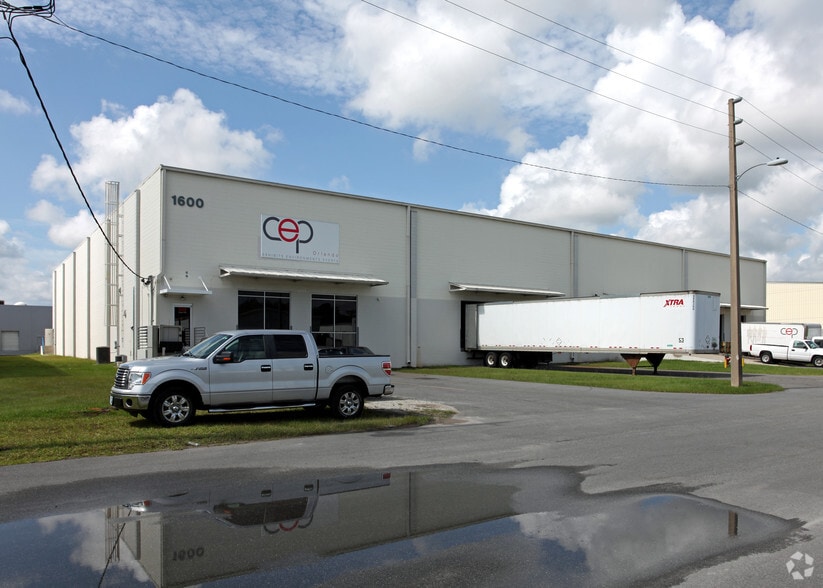 1650 Central Florida Pky, Orlando, FL for lease - Primary Photo - Image 2 of 2