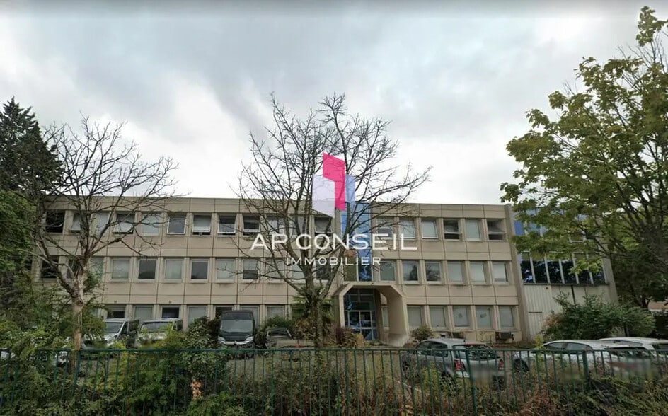 Flex in Montigny-le-Bretonneux for lease - Building Photo - Image 1 of 2