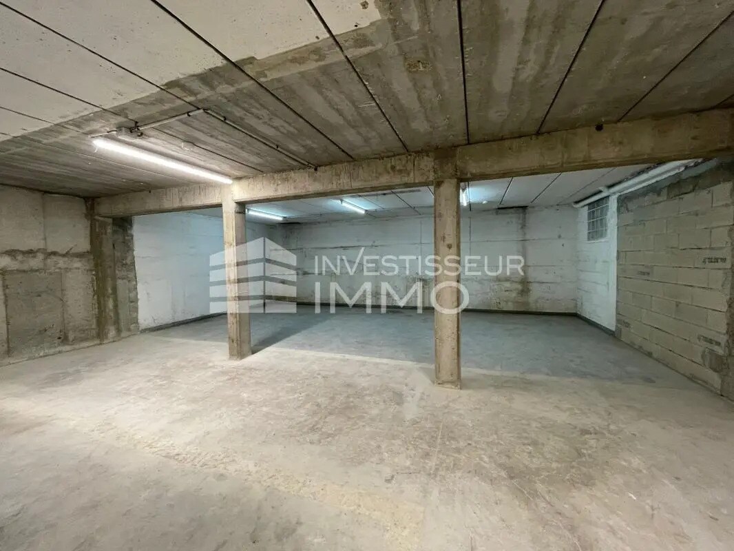 Retail in Melun for lease Interior Photo- Image 1 of 7