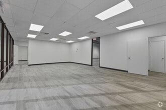 11381 Meadowglen Ln, Houston, TX for lease Interior Photo- Image 2 of 8