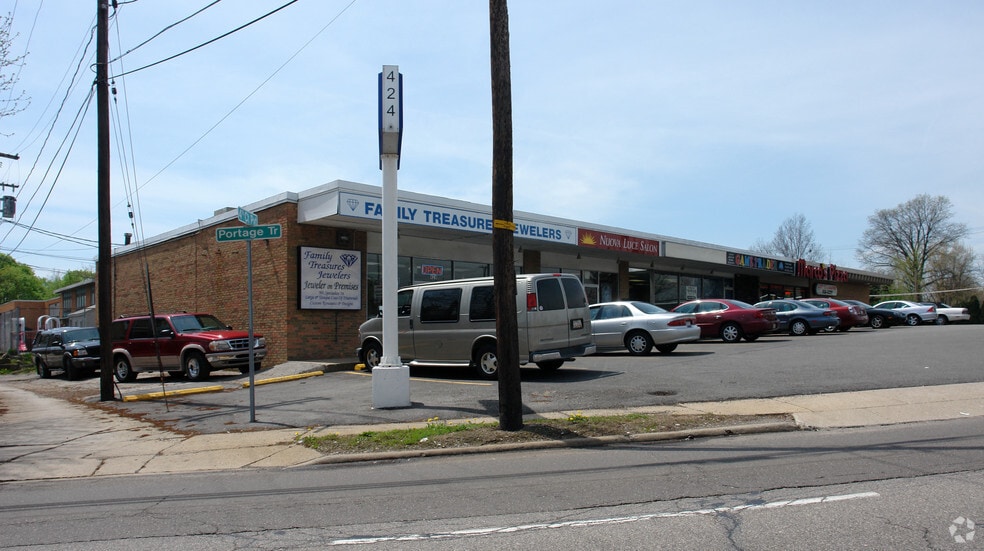 424-430 Portage Trl, Cuyahoga Falls, OH for lease - Building Photo - Image 3 of 3