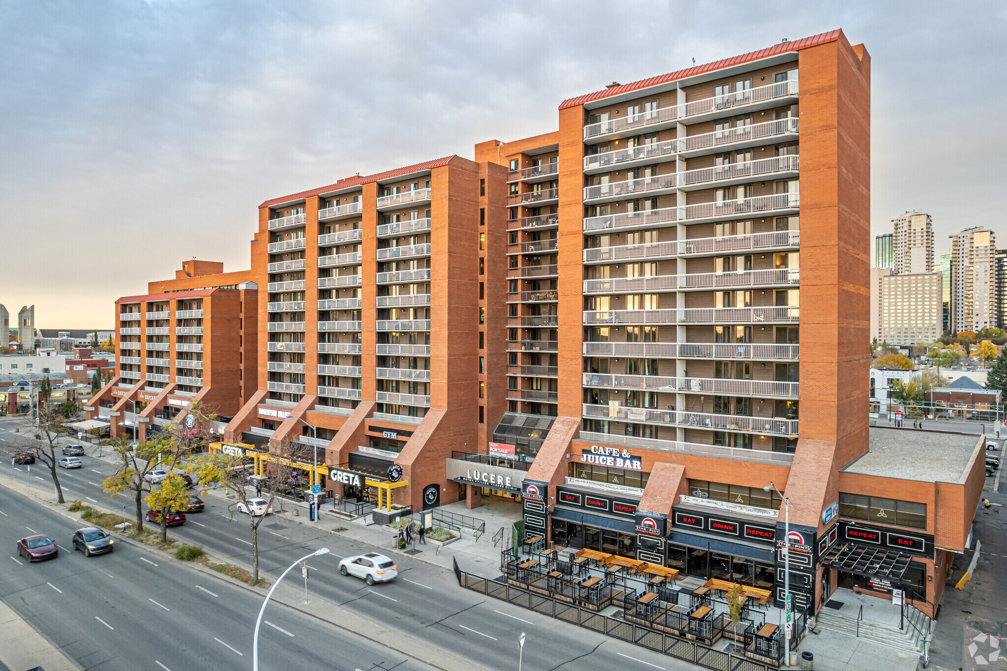 10125-10179 109th St NW, Edmonton, AB à vendre Photo du bâtiment- Image 1 de 1