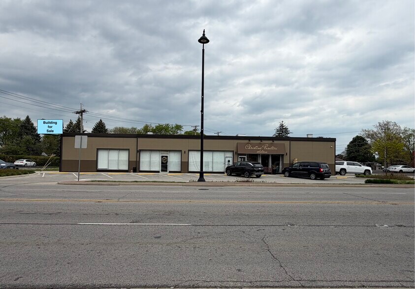 7665-7667 N Milwaukee Ave, Niles, IL à vendre - Photo du bâtiment - Image 2 de 17
