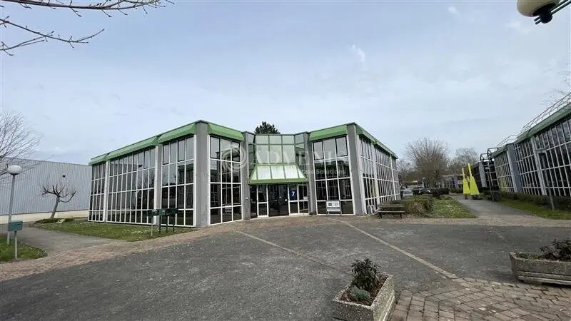 Bureau dans Saint-Thibault-des-Vignes à louer - Photo du bâtiment - Image 1 de 9