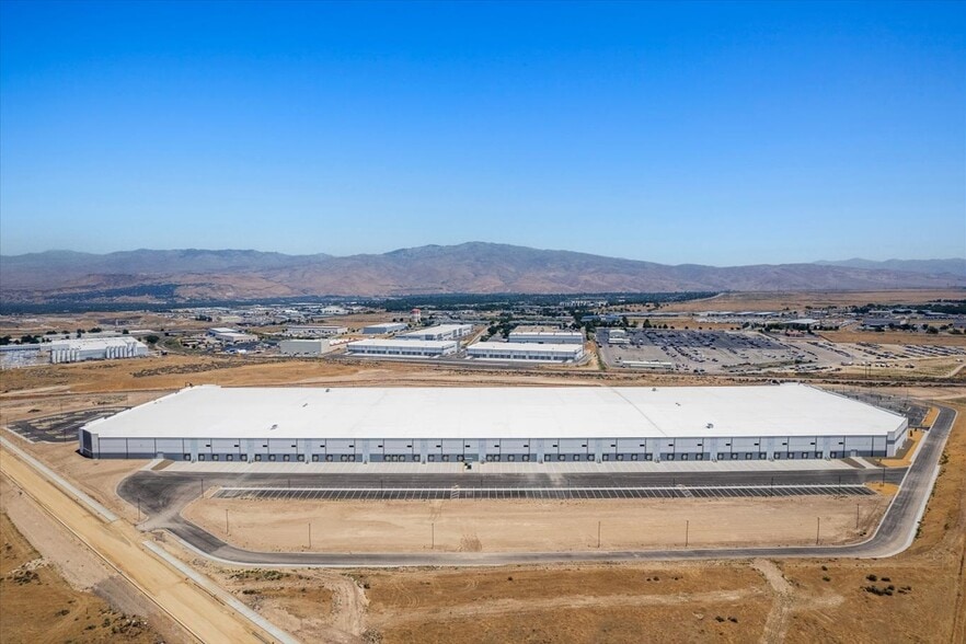 951 E Gowen Rd, Boise, ID à louer - Photo du bâtiment - Image 3 de 11