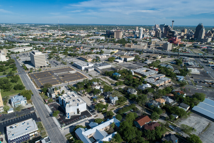 222 W Cypress St, San Antonio, TX à louer - Photo du b timent - Image 3 de 35