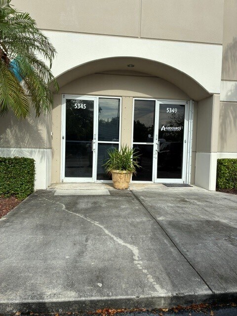 5305-5349 NW 108th Ave, Sunrise, FL à louer Photo intérieure- Image 1 de 9