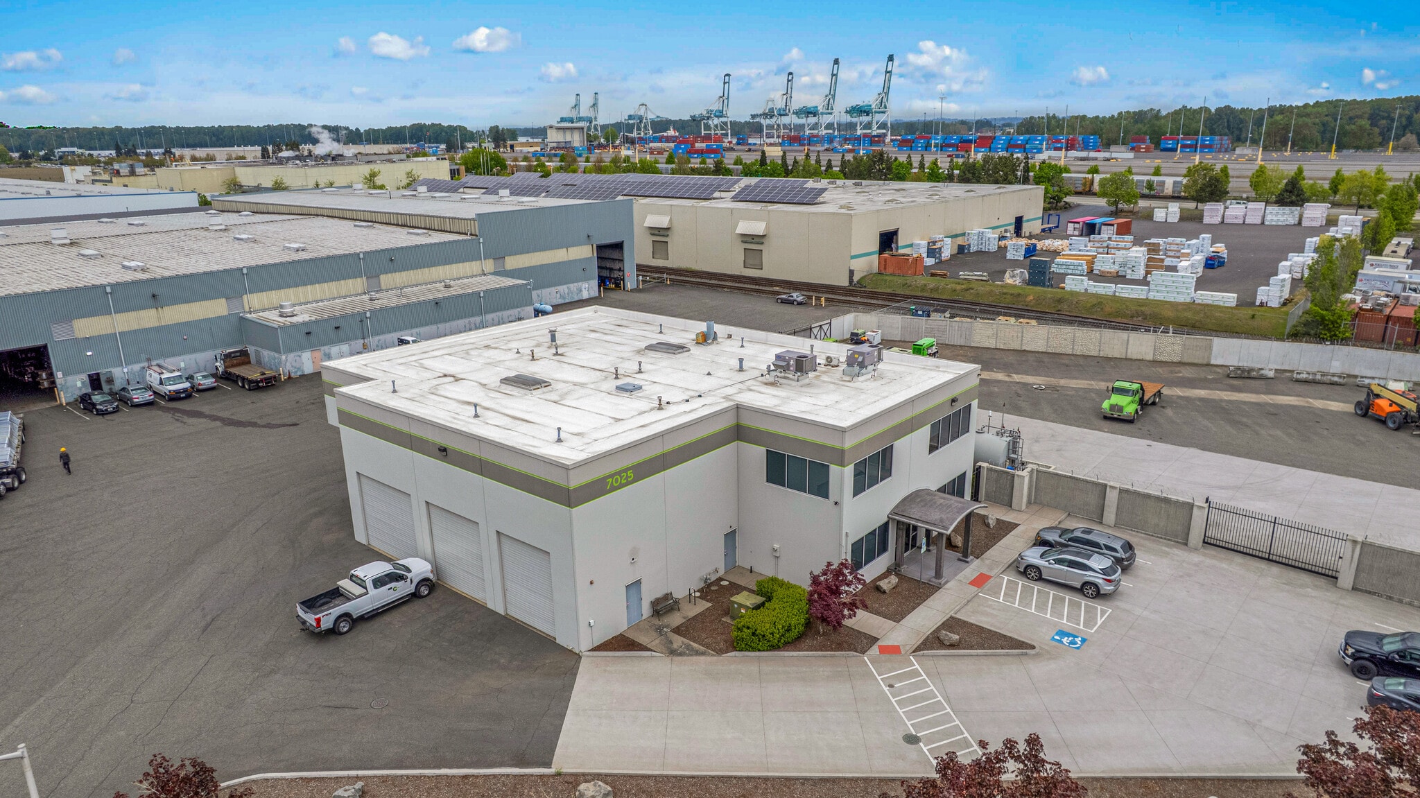 7025 N Leadbetter Rd, Portland, OR for lease Building Photo- Image 1 of 69