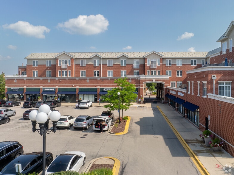 725-775 N Waukegan Rd, Deerfield, IL à louer - Photo du bâtiment - Image 3 de 35