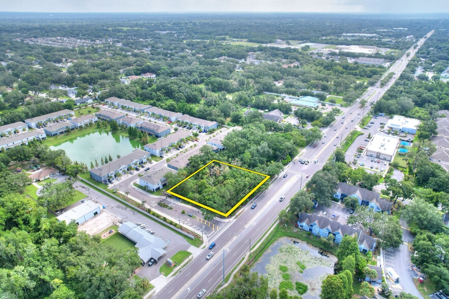 1240 Bloomingdale Ave, Valrico, FL à vendre - Photo du bâtiment - Image 1 de 5