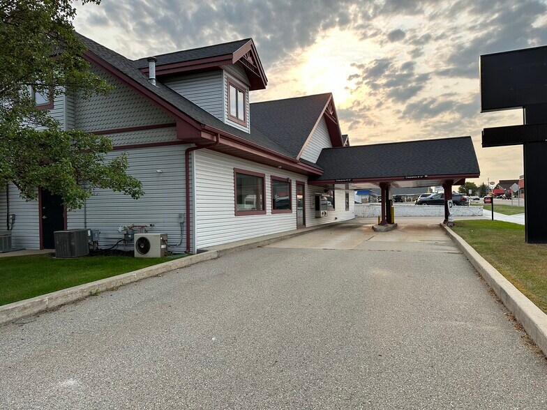 502 W Houghton Ave, West Branch, MI à vendre - Photo du bâtiment - Image 3 de 15