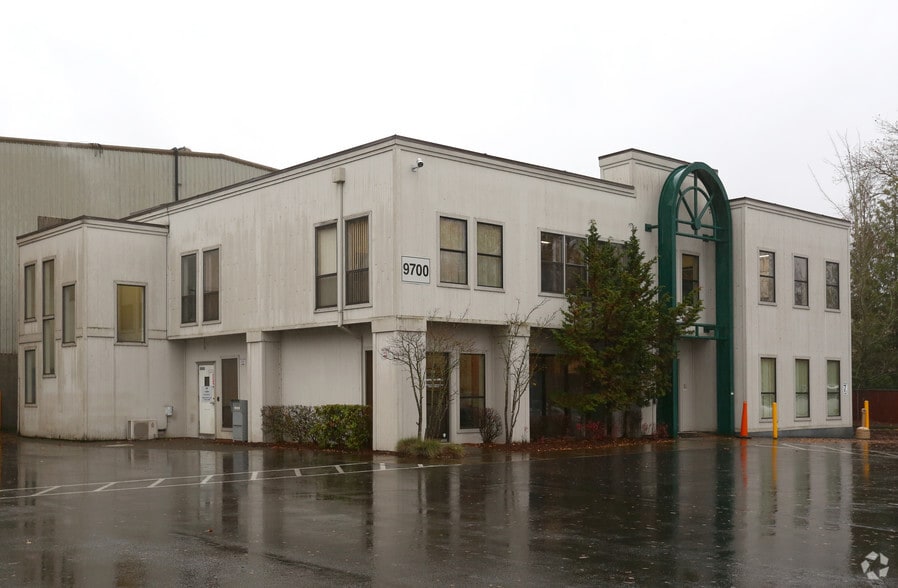 9700 SE Lawnfield Rd, Clackamas, OR for lease - Primary Photo - Image 1 of 2