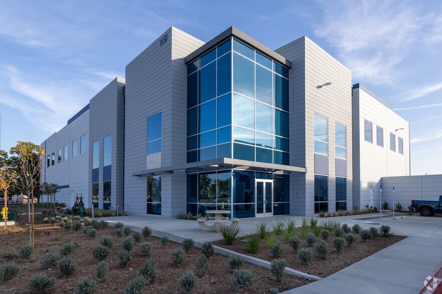 1650 E Holt Blvd, Ontario, CA for lease - Building Photo - Image 3 of 10