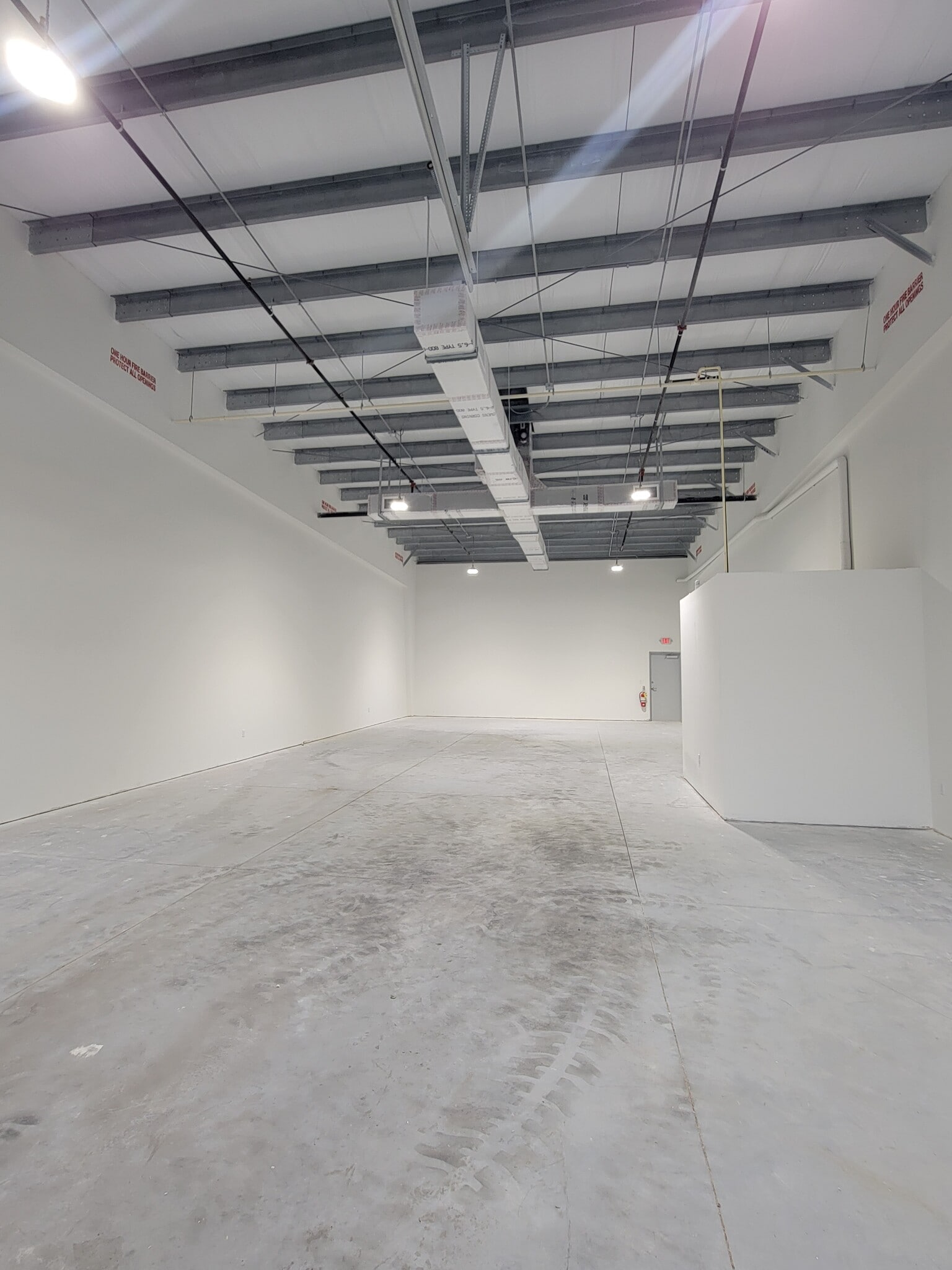 16109 Lee Rd, Fort Myers, FL à louer Photo intérieure- Image 1 de 1