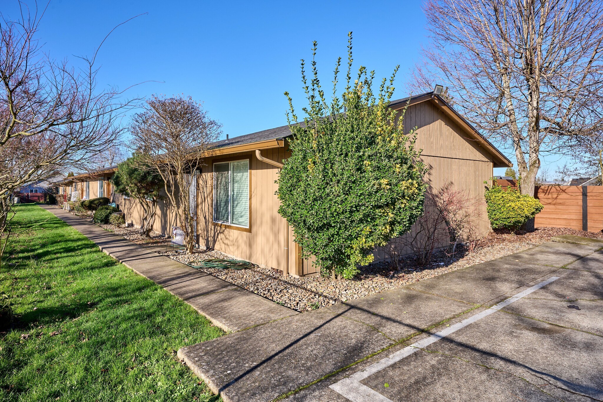 880 N Pershing St, Mount Angel, OR à vendre Photo principale- Image 1 de 44