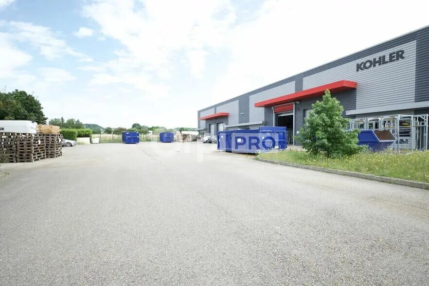 Office in Dagneux for lease - Building Photo - Image 2 of 2