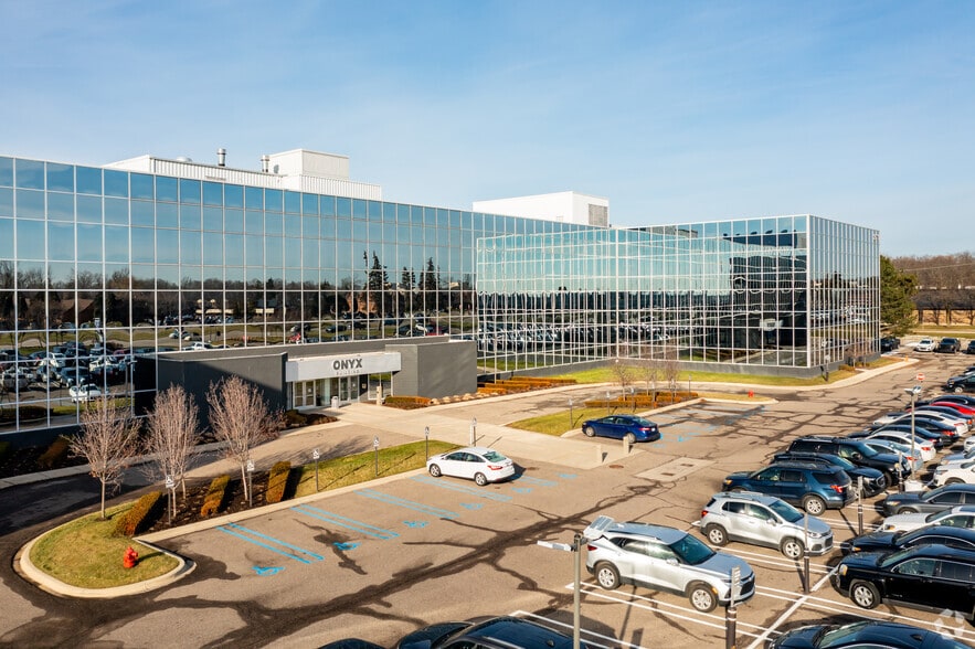29777 Telegraph Rd, Southfield, MI à louer - Photo du bâtiment - Image 3 de 18