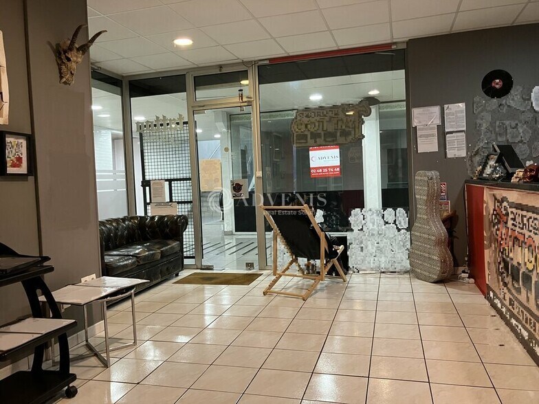 Rue Moyenne, Bourges for sale - Lobby - Image 3 of 3