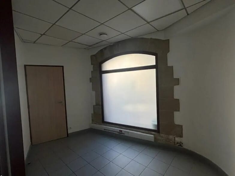 Commerce de détail dans Pélissanne à louer - Photo intérieure - Image 3 de 11