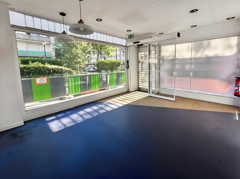 Commerce de détail dans Paris à louer - Photo du bâtiment - Image 2 de 7