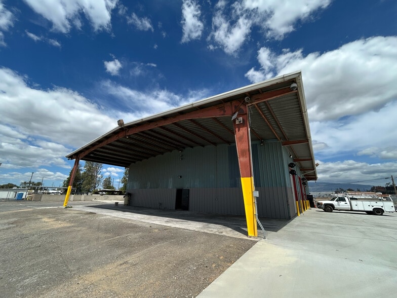 13831 Slover Ave, Fontana, CA à louer - Photo du bâtiment - Image 3 de 8