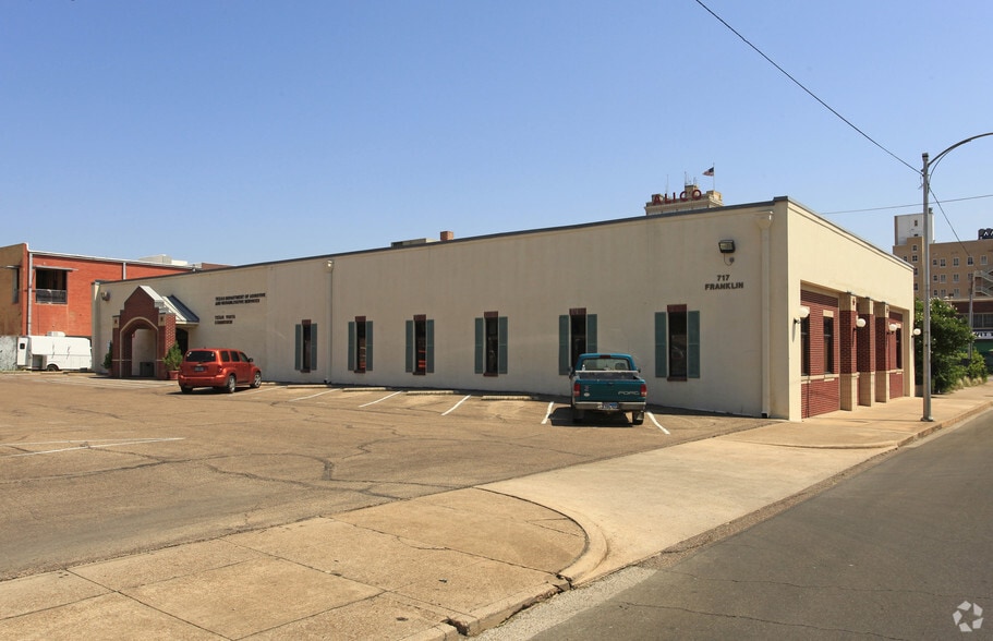 717 Franklin Ave, Waco, TX à louer - Photo du bâtiment - Image 2 de 13