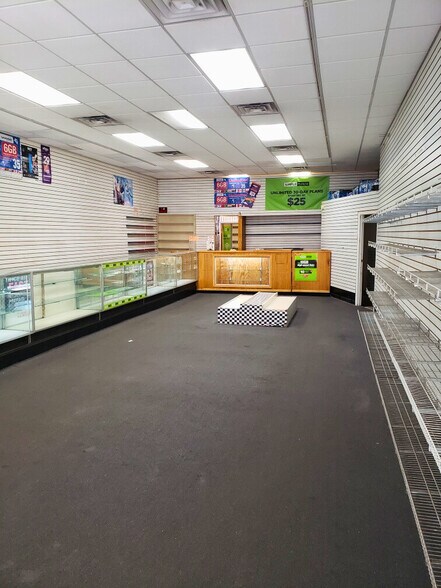 831 Westchester Ave, Bronx, NY à louer - Photo du bâtiment - Image 2 de 5