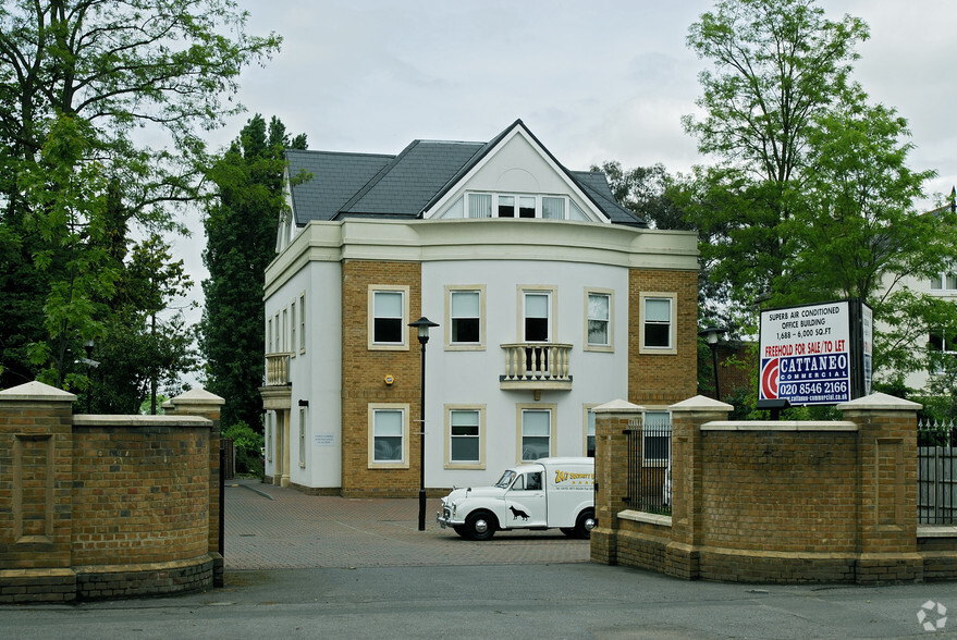 Portsmouth Rd, Esher for lease - Building Photo - Image 2 of 8