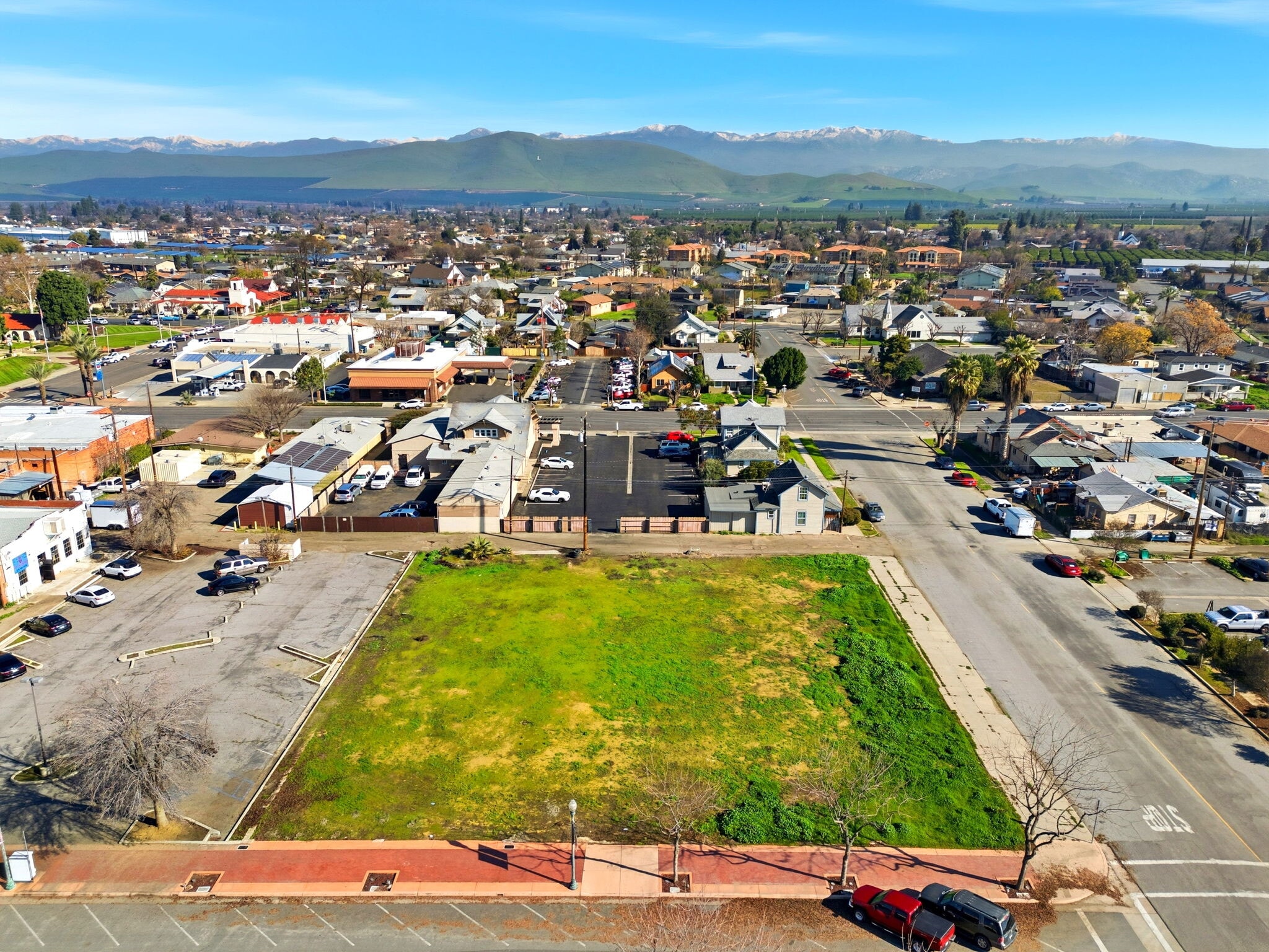 190 S Elmwood Ave, Lindsay, CA for sale Primary Photo- Image 1 of 13