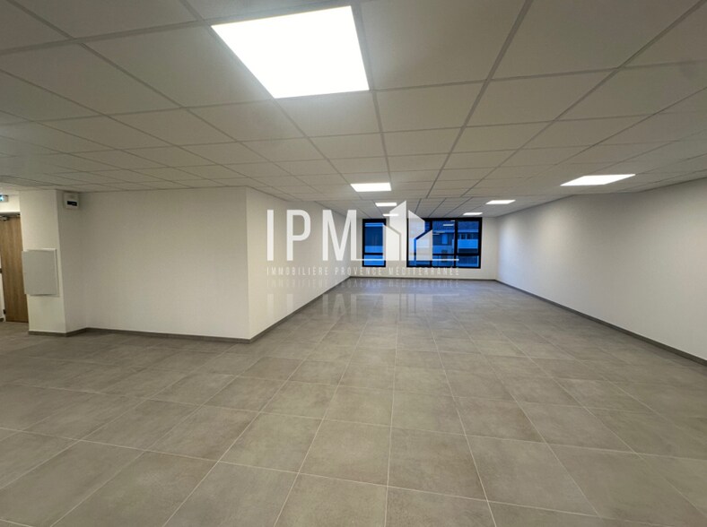 53 Chemin De Beaudinard Aux Solans, 13400 Aubagne, Aubagne à vendre - Photo du bâtiment - Image 3 de 4