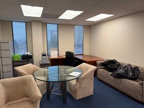 950 Skokie Blvd, Northbrook, IL à louer Photo intérieure- Image 2 de 3