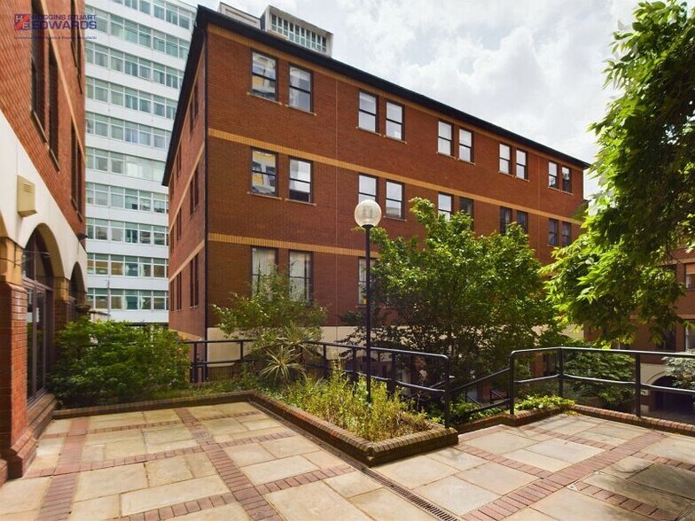 119 High St, Croydon à louer - Photo principale - Image 1 de 4