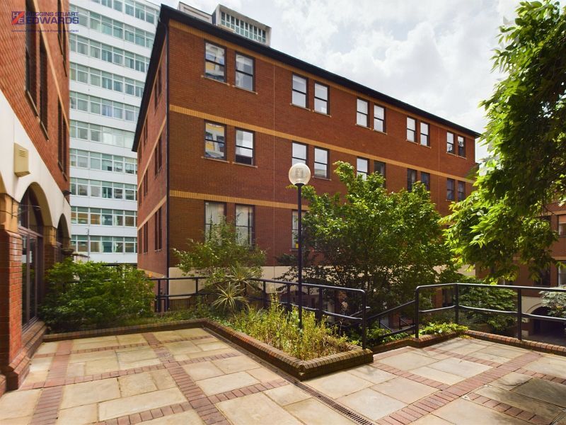 119 High St, Croydon à louer Photo principale- Image 1 de 5