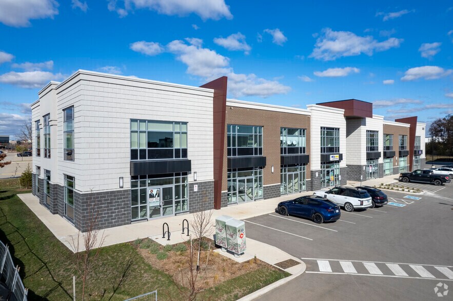 3485 Rebecca St, Oakville, ON à louer - Photo du bâtiment - Image 2 de 4