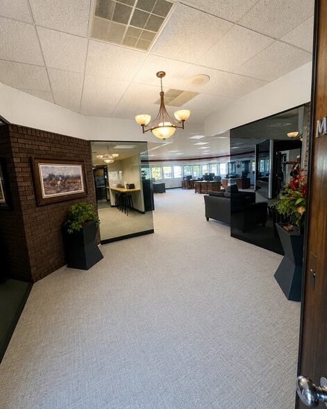 11570 W Dodge Rd, Omaha, NE for lease - Building Photo - Image 3 of 4
