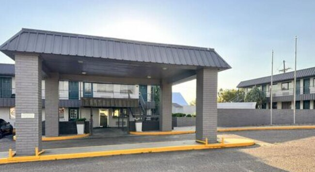 Plus de détails pour 100 Bulldog Blvd, Borger, TX - Services hôteliers à vendre