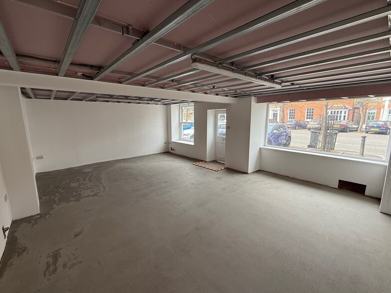 32 London End, Beaconsfield for lease - Building Photo - Image 3 of 5