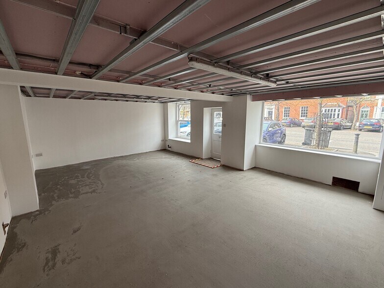 32 London End, Beaconsfield à louer - Photo du bâtiment - Image 3 de 5