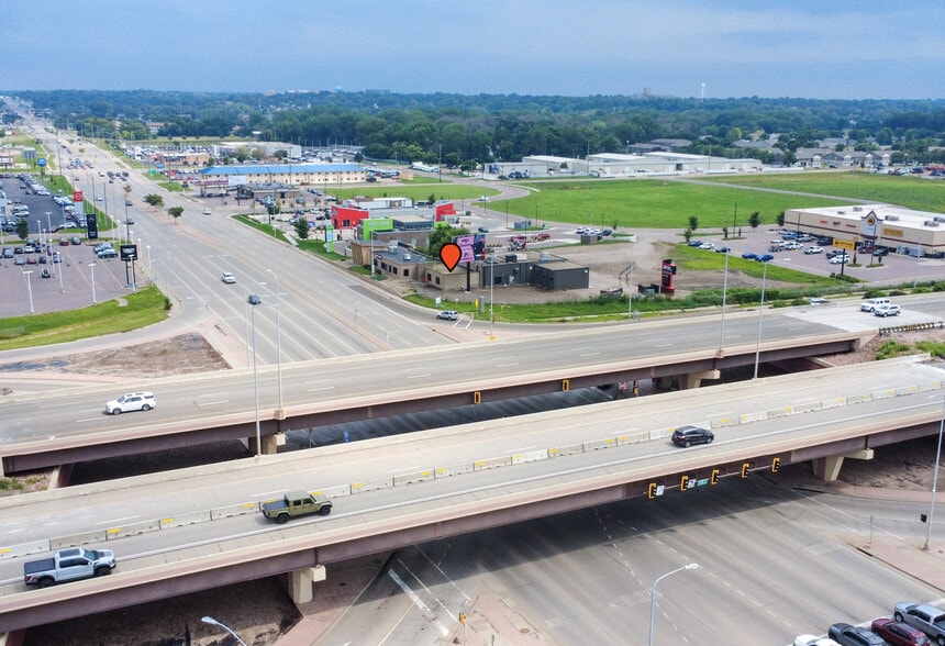 4430 W Crossroads Pl, Sioux Falls, SD for lease - Building Photo - Image 3 of 4