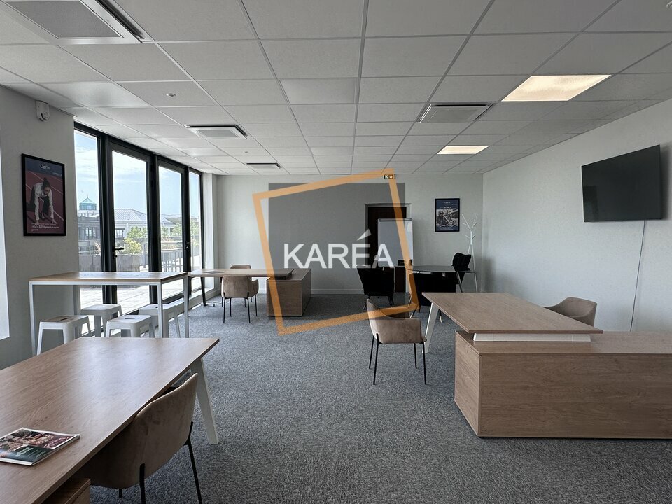 Office in Chessy for lease Interior Photo- Image 1 of 6